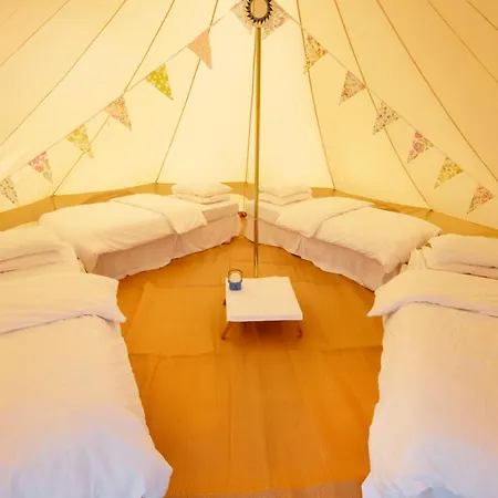 Farrington Farm Boutique Camping 布里斯托
